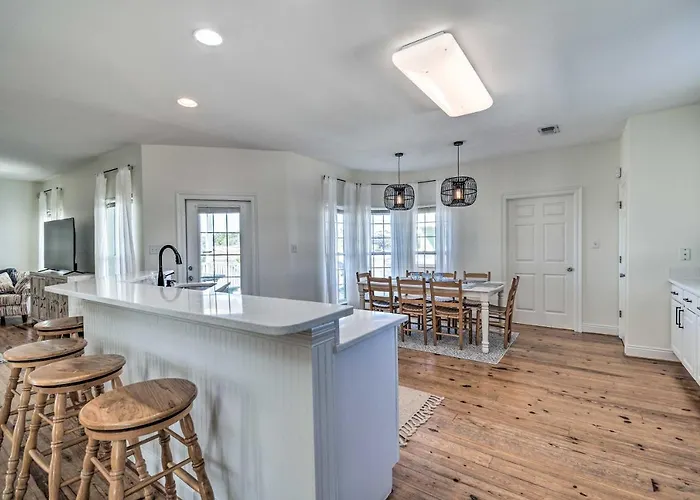 Pool Access & Steps To Beach: Coastal Getaway! Gulf Shores