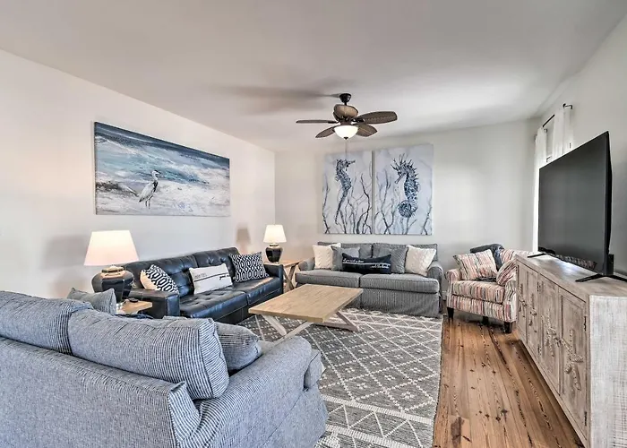 Pool Access & Steps To Beach: Coastal Getaway!