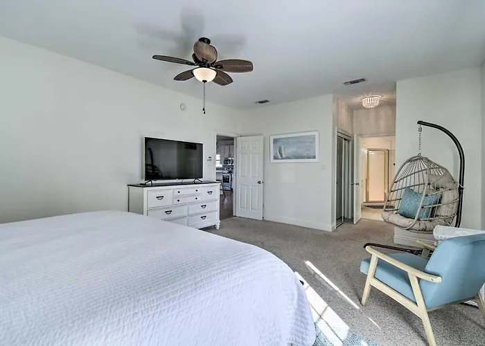 Pool Access & Steps To Beach: Coastal Getaway!