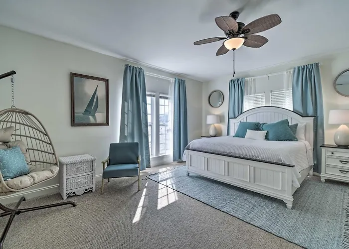 Pool Access & Steps To Beach: Coastal Getaway! Holiday home Gulf Shores