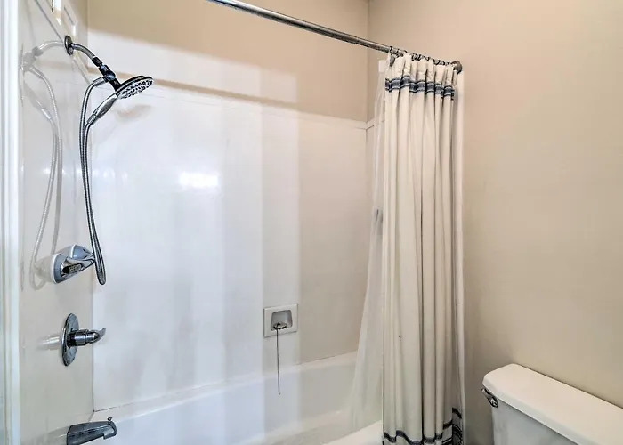 Pool Access & Steps To Beach: Coastal Getaway! Holiday home *