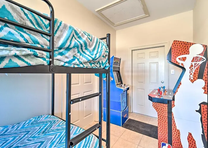 Holiday home Pool Access & Steps To Beach: Coastal Getaway! *