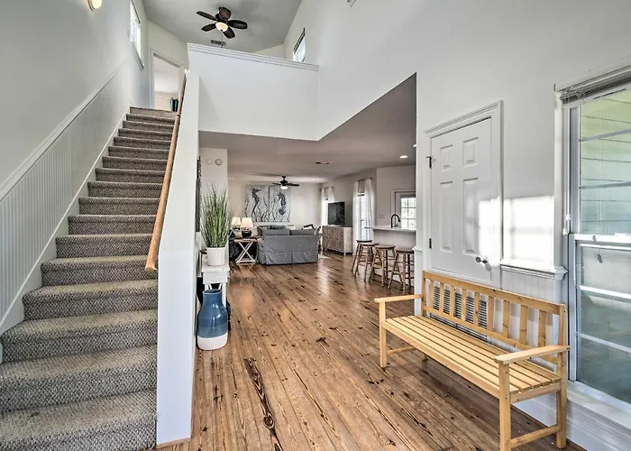 Pool Access & Steps To Beach: Coastal Getaway! *