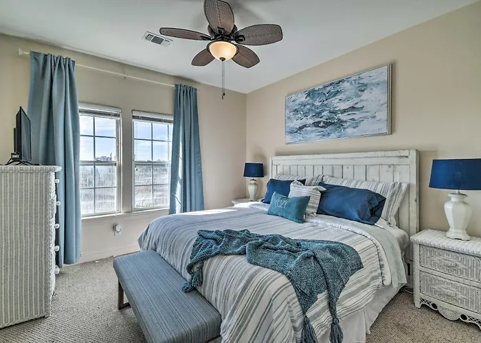 Pool Access & Steps To Beach: Coastal Getaway!