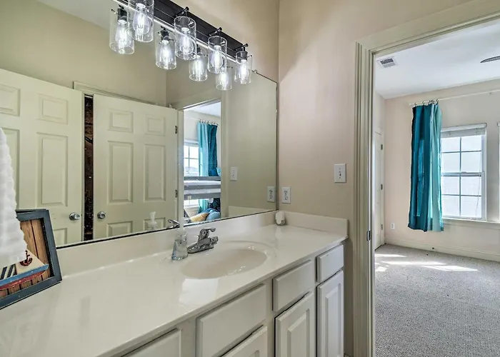 Holiday home Pool Access & Steps To Beach: Coastal Getaway! Gulf Shores