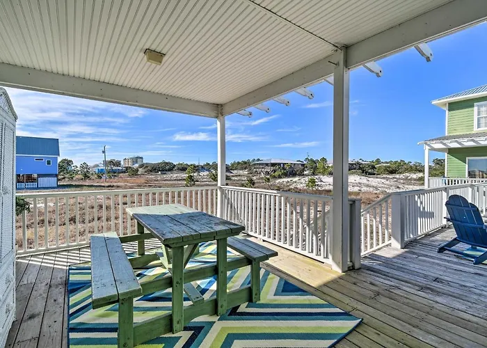 Holiday home Pool Access & Steps To Beach: Coastal Getaway!