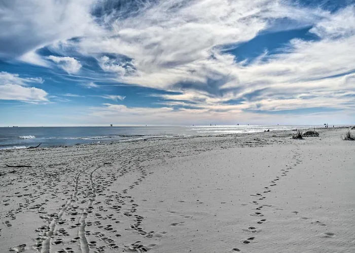 Pool Access & Steps To Beach: Coastal Getaway! Gulf Shores