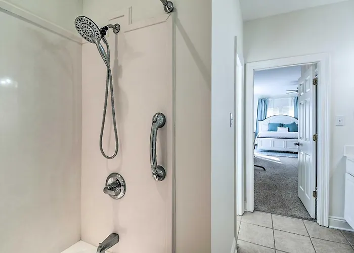 Holiday home Pool Access & Steps To Beach: Coastal Getaway! Gulf Shores